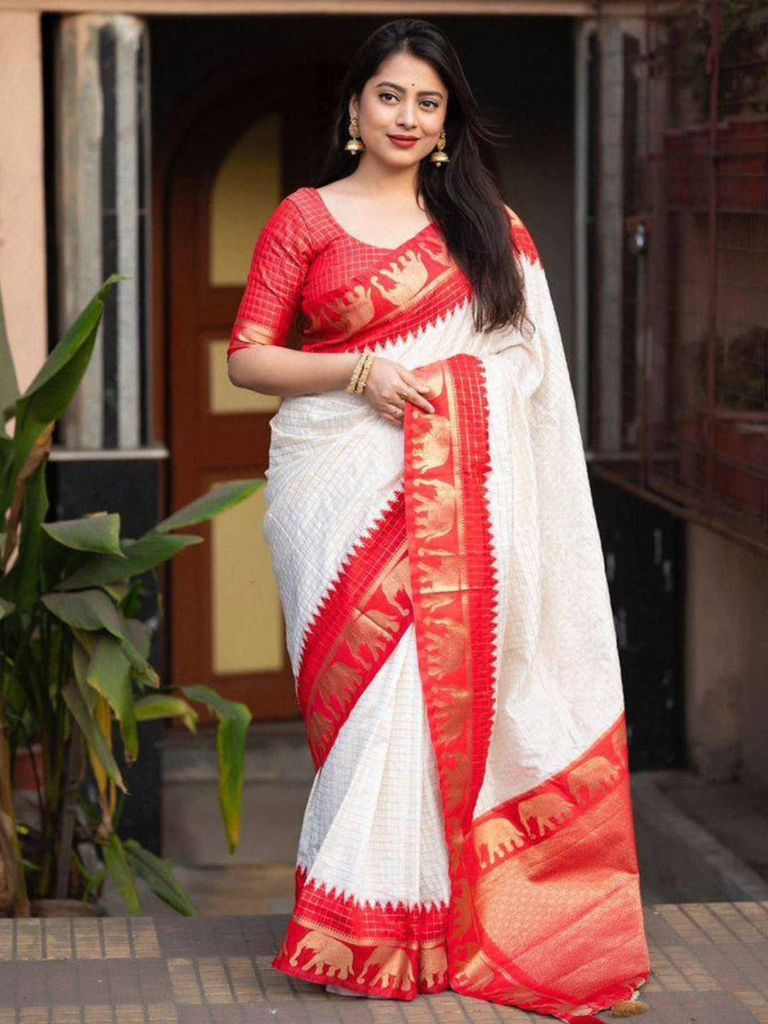

Sanwariya Silk Checked woven design Kanjeevaram Saree, Red