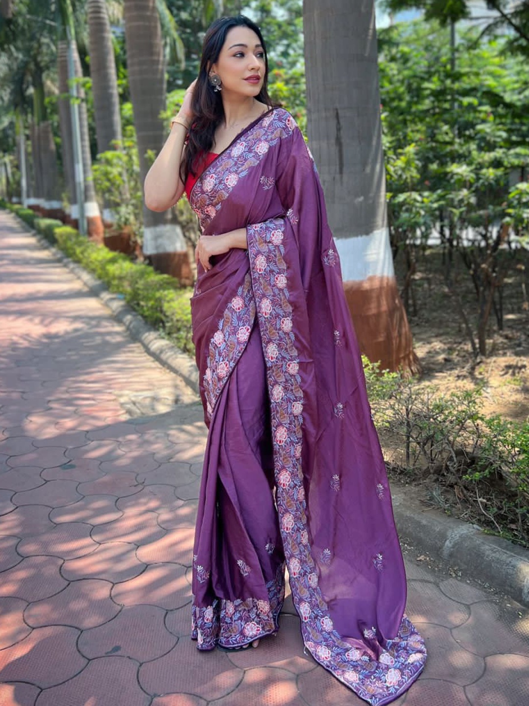 

elora Floral Embroidered Saree, Violet