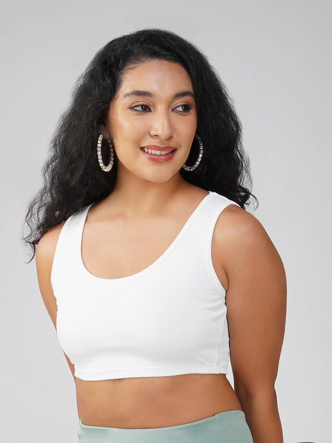 

Elibolz Women Solid Knits Scoop Neck Top, White