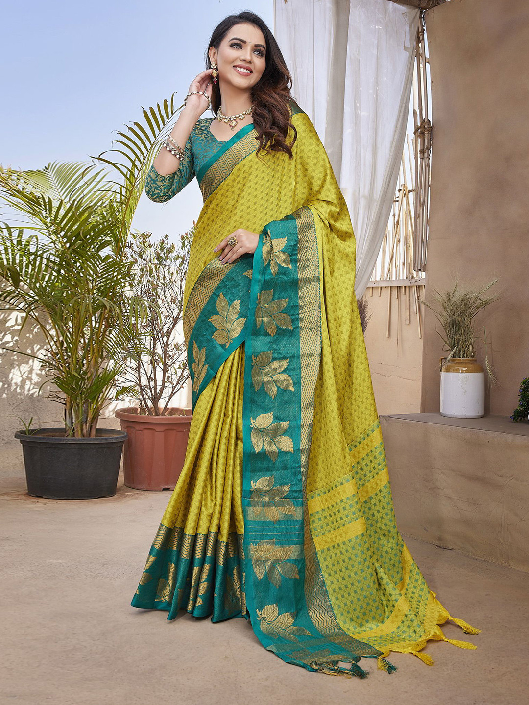

Divyadham Textiles Woven Design Zari Banarasi Saree, Lime green