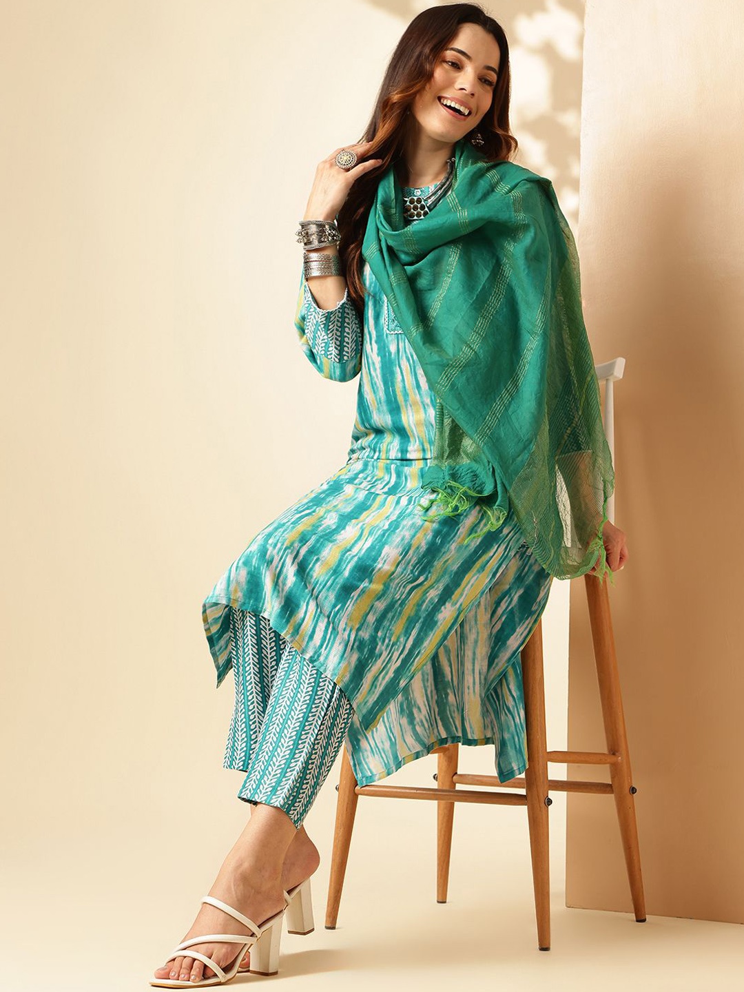 

Anouk Printed Regular Thread Work Straight Kurta with Trousers & Dupatta, Green