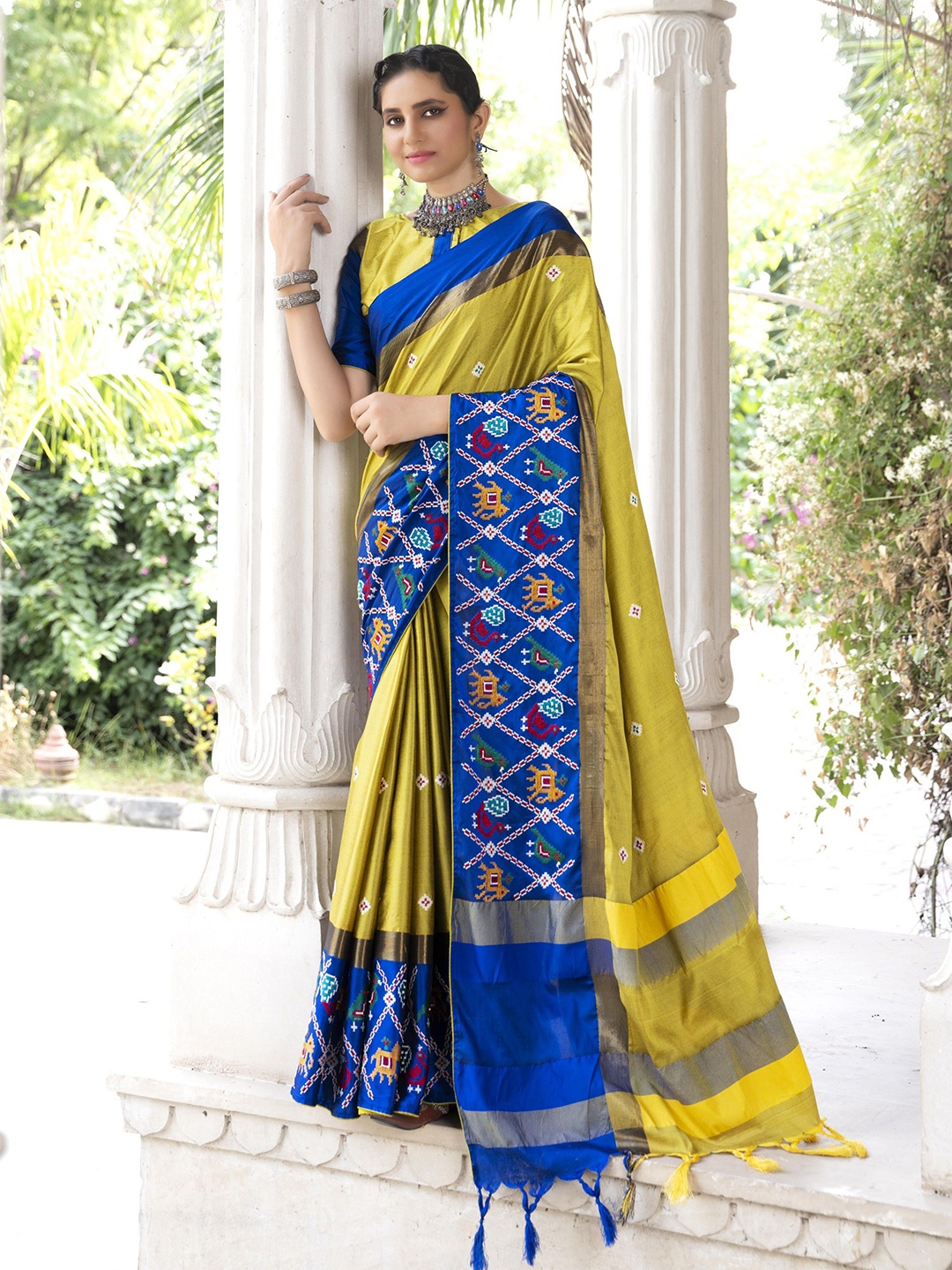 

KAVINDI Woven Design Saree, Yellow