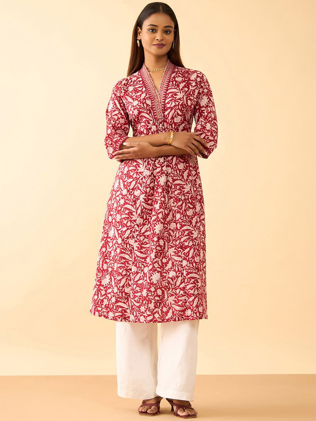 

Taneira Floral Printed V-Neck Pure Cotton A-Line Kurta, Red