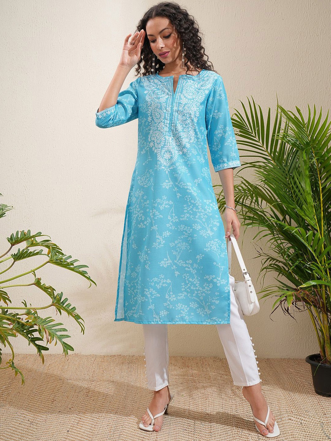 

Vishudh Blue Paisley Printed Notch Neck Straight Kurta