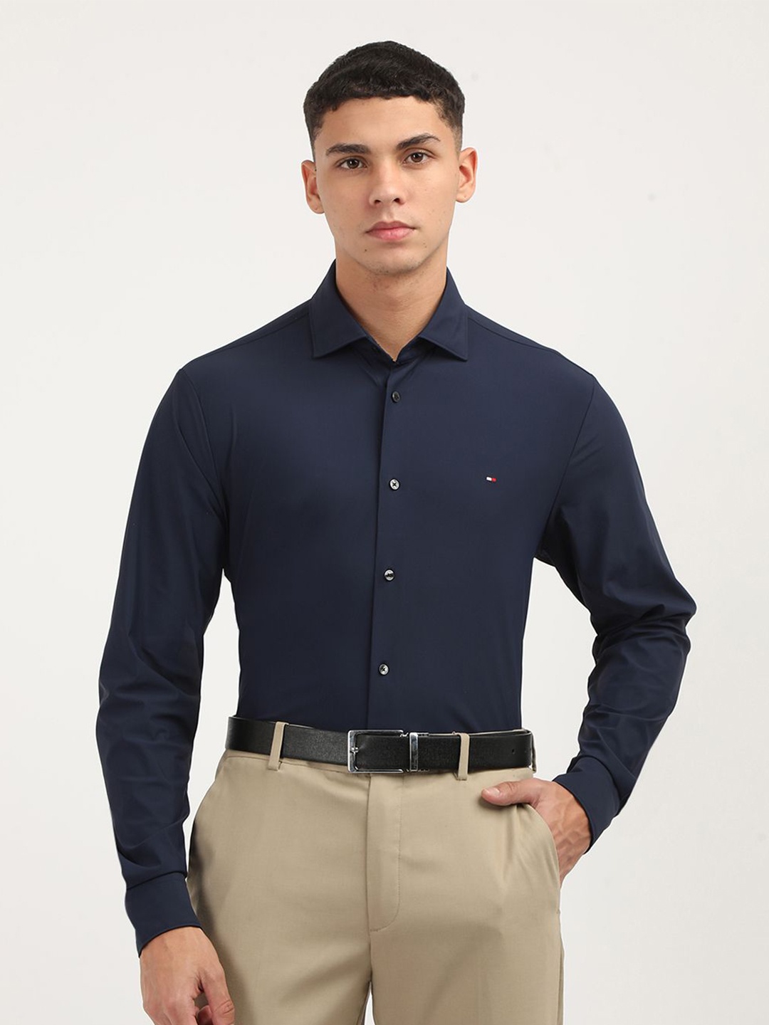 

Tommy Hilfiger Men Spread Collar Solid Cotton Casual Shirt, Navy blue