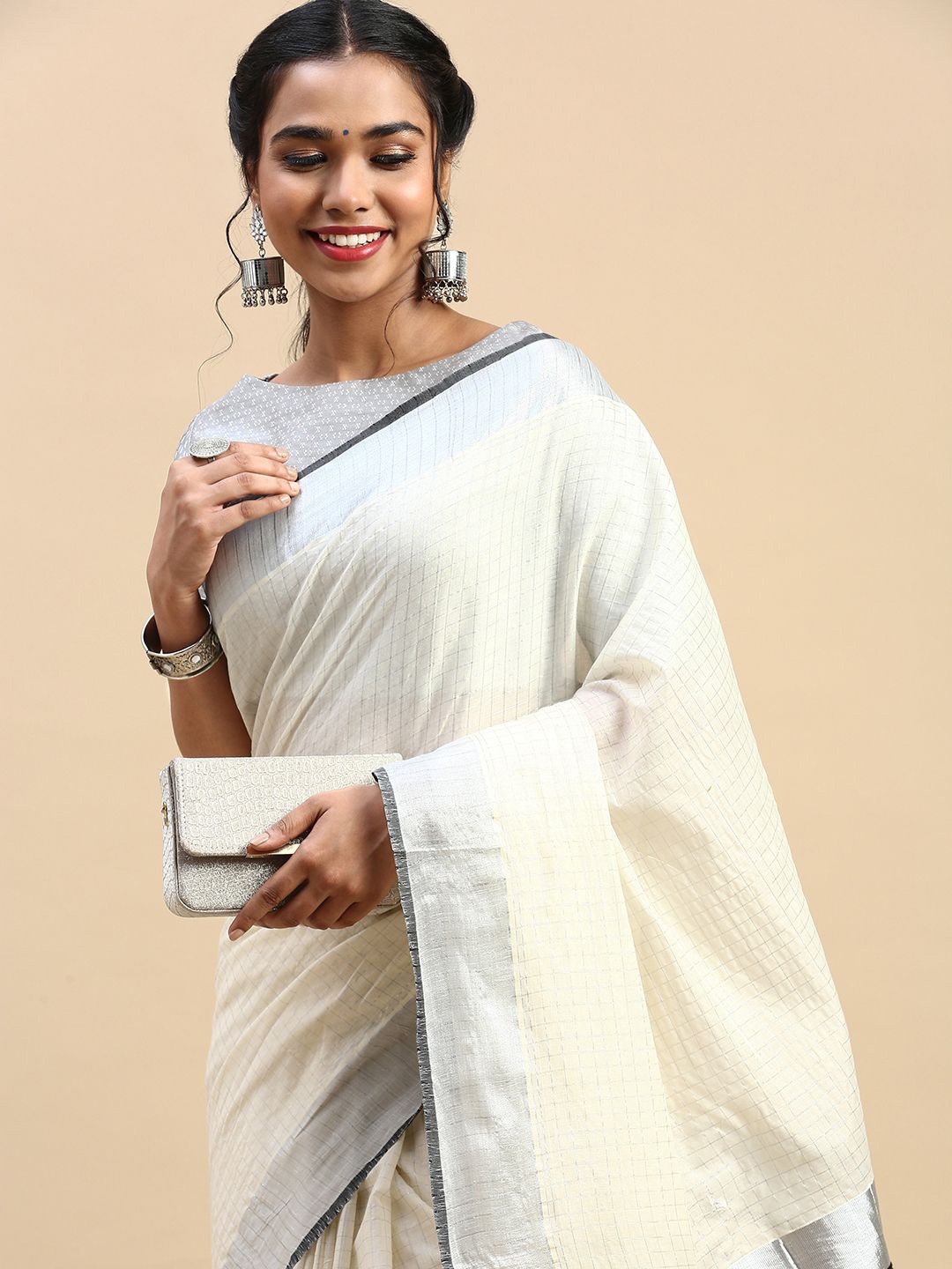 

Ramraj Checked woven design Pure Cotton Saree with blouse piece, Silver