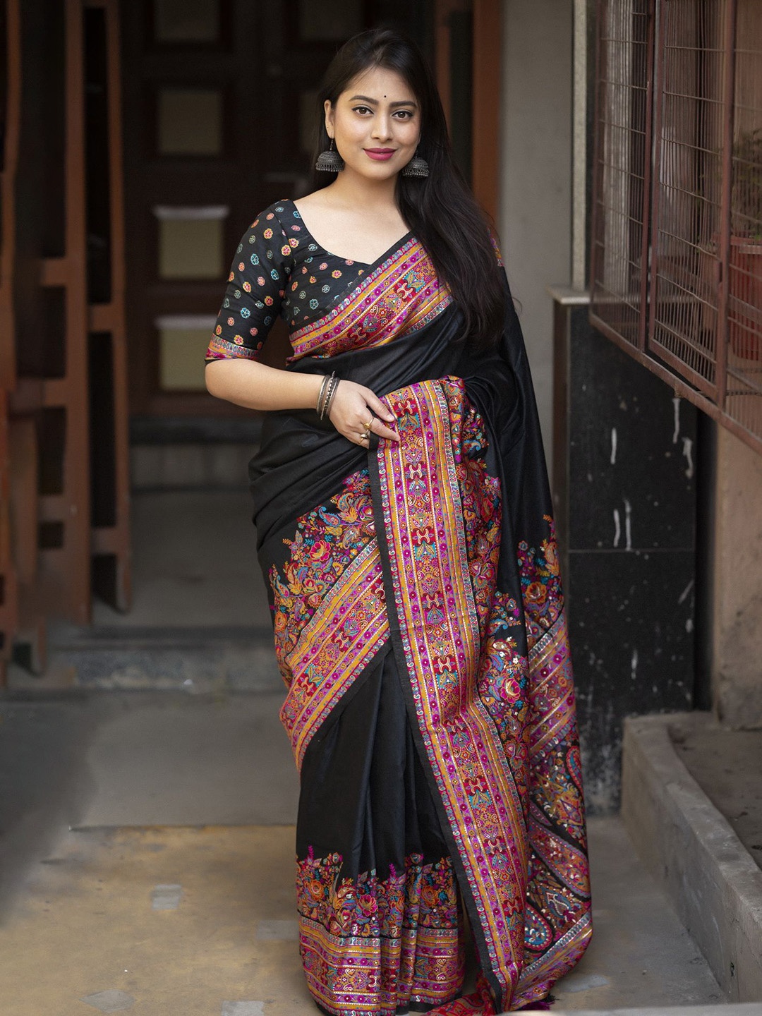 

Divyadham Textiles Woven Design Zari Silk Cotton Banarasi Saree, Black