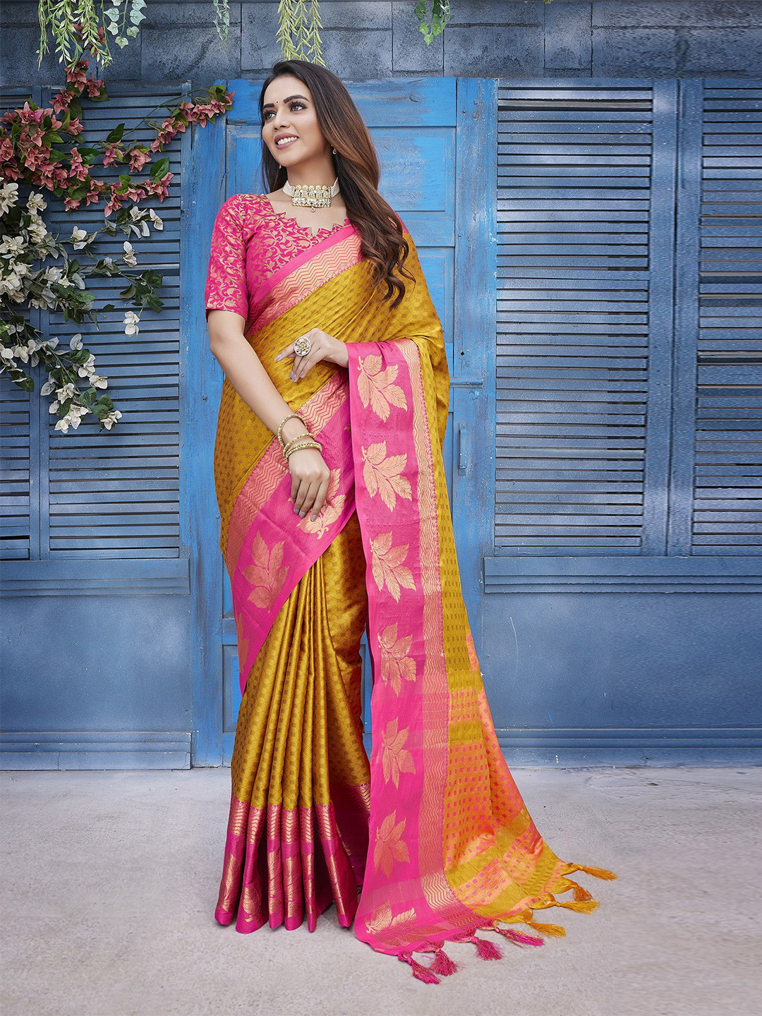 

Divyadham Textiles Woven Design Zari Banarasi Saree, Yellow