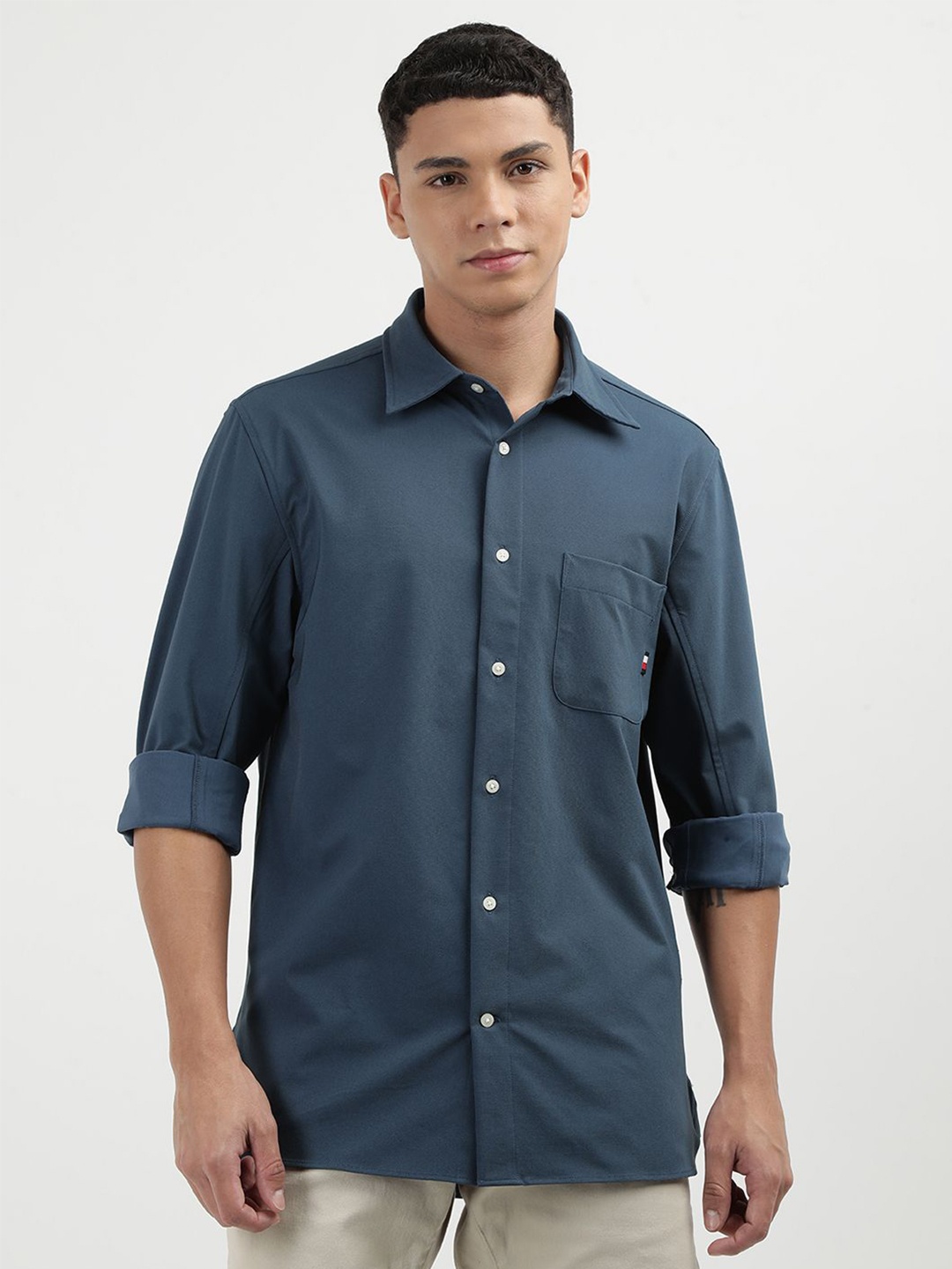 

Tommy Hilfiger Men Spread Collar Solid Casual Shirt, Blue