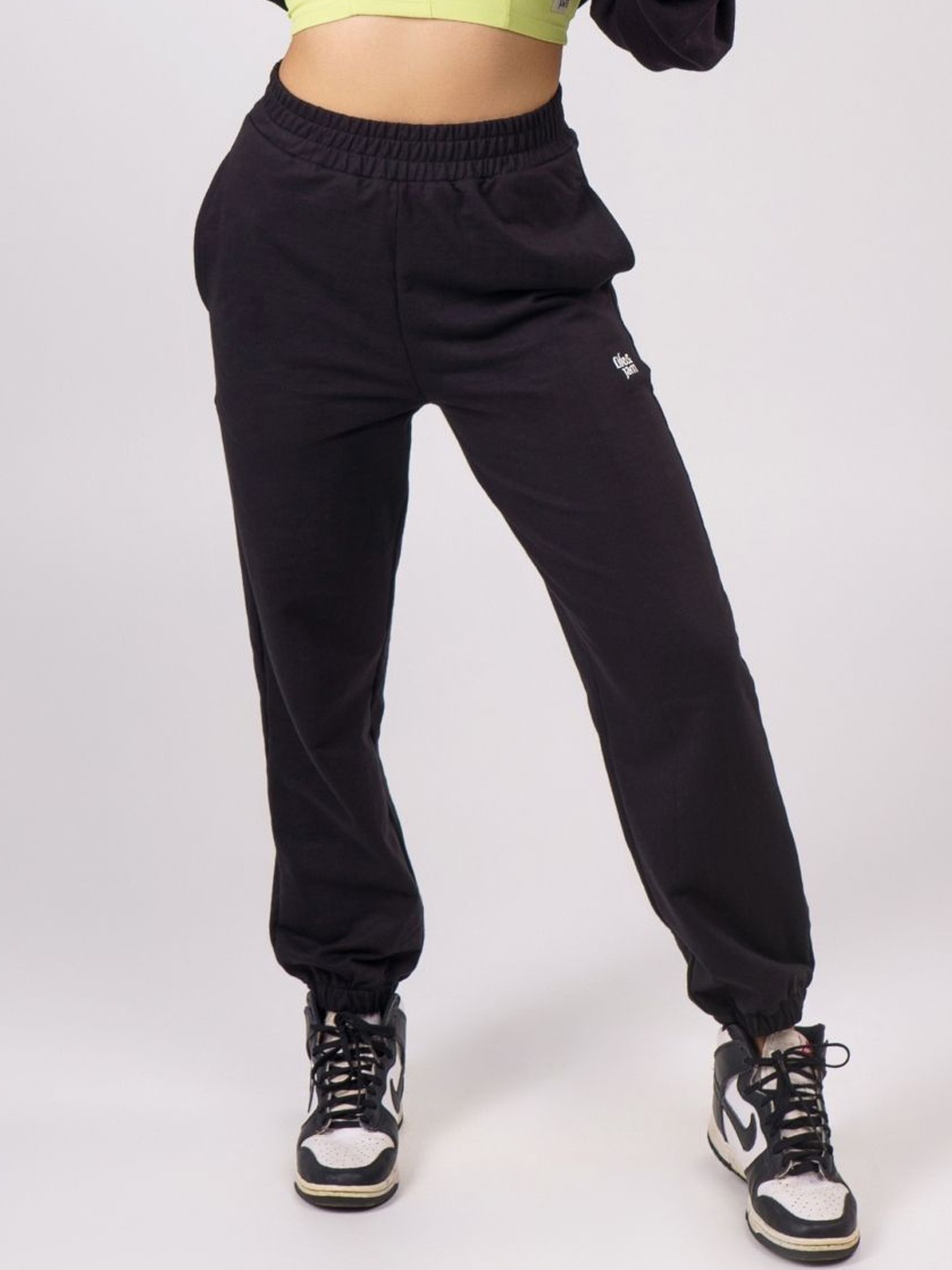 

LIFE & JAM Women Solid Mid-Rise Joggers, Black