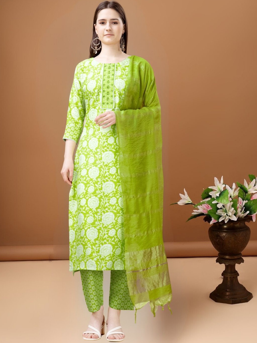 

MAGMINA Floral Printed Straight Sequinned Kurta with Trousers & Dupatta, Green