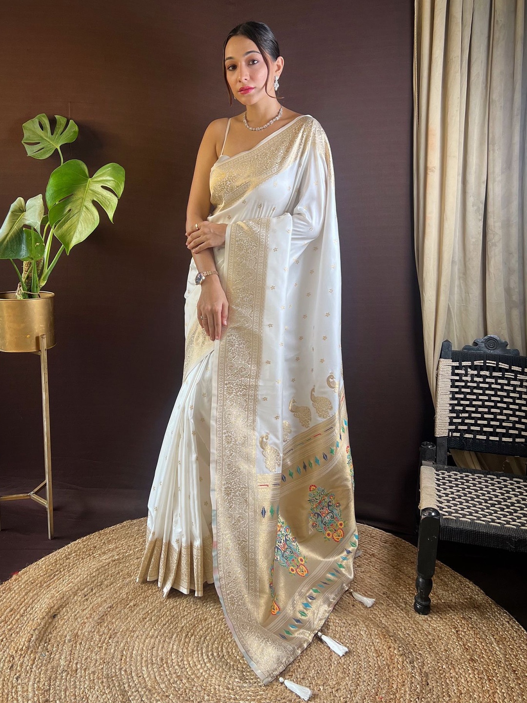 

Divyadham Textiles Ethnic Motifs Zari Pure Silk Paithani Saree, White