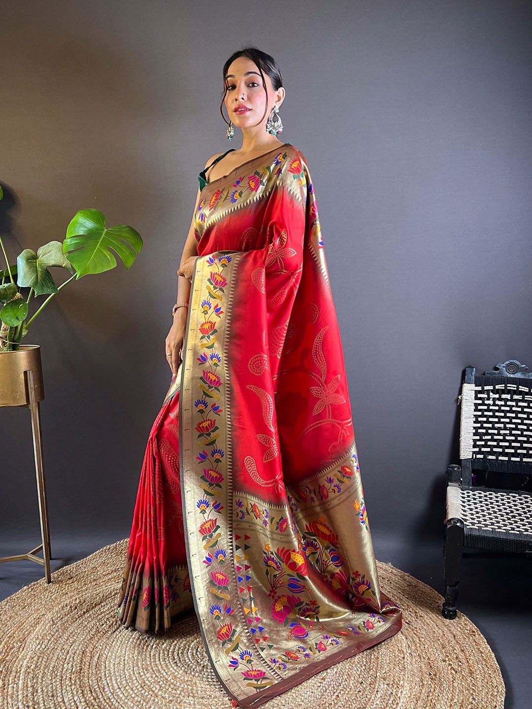 

HEER FASHION Ethnic Motif Zari Silk Blend Paithani Saree, Red