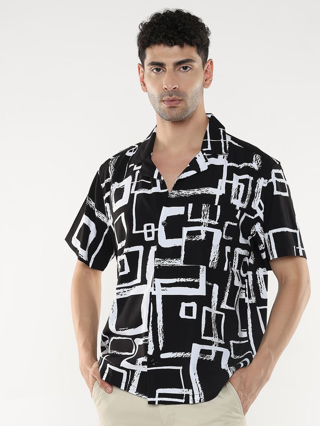 

R&B Men Cuban Collar Abstract Printed Casual Shirt, Black