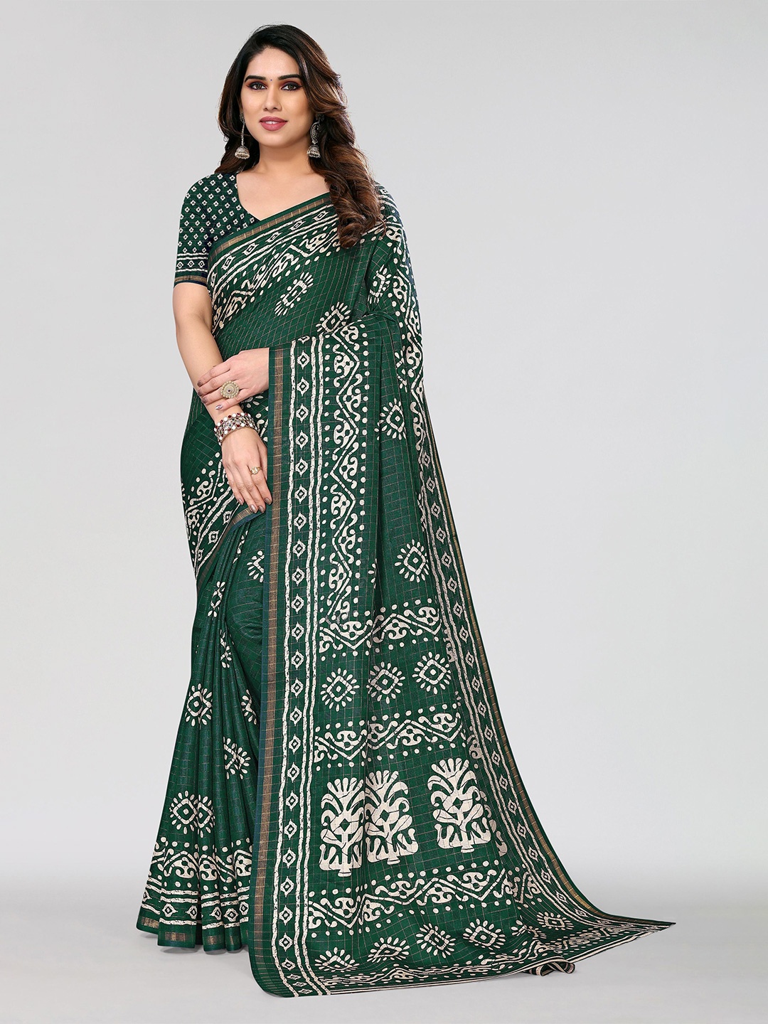 

VIRICA Embellished Checked Zari Saree, Green
