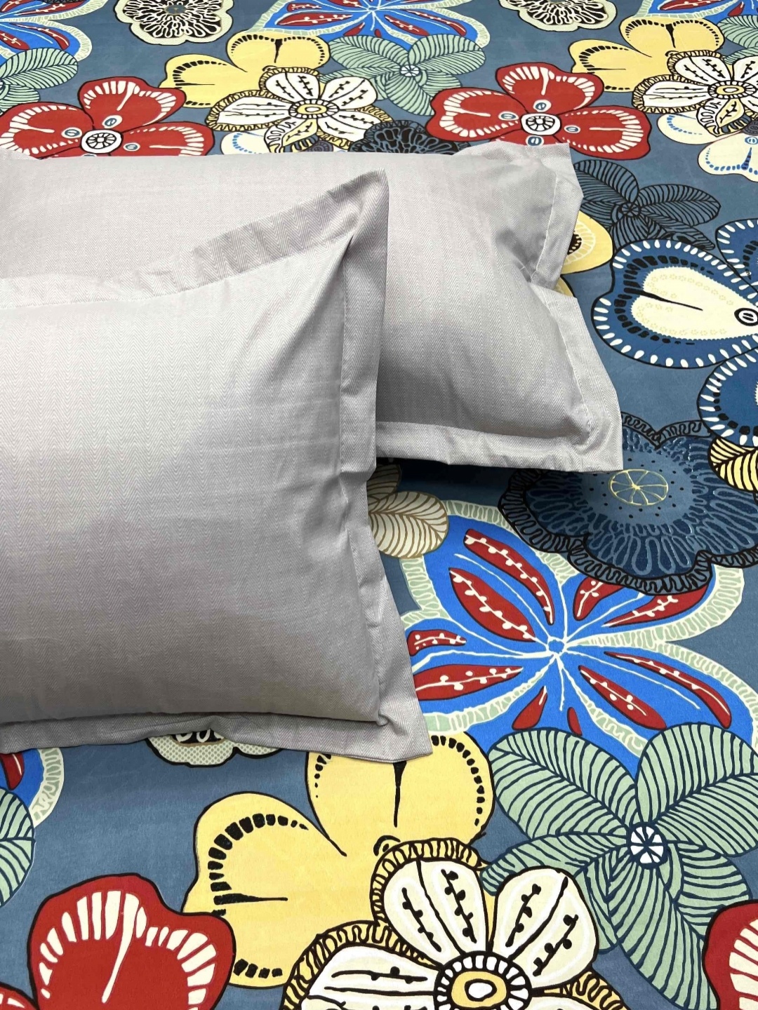 

Pure Decor leisure fur Yellow Floral Cotton 300 TC King Bedsheet with 2 Pillow Covers