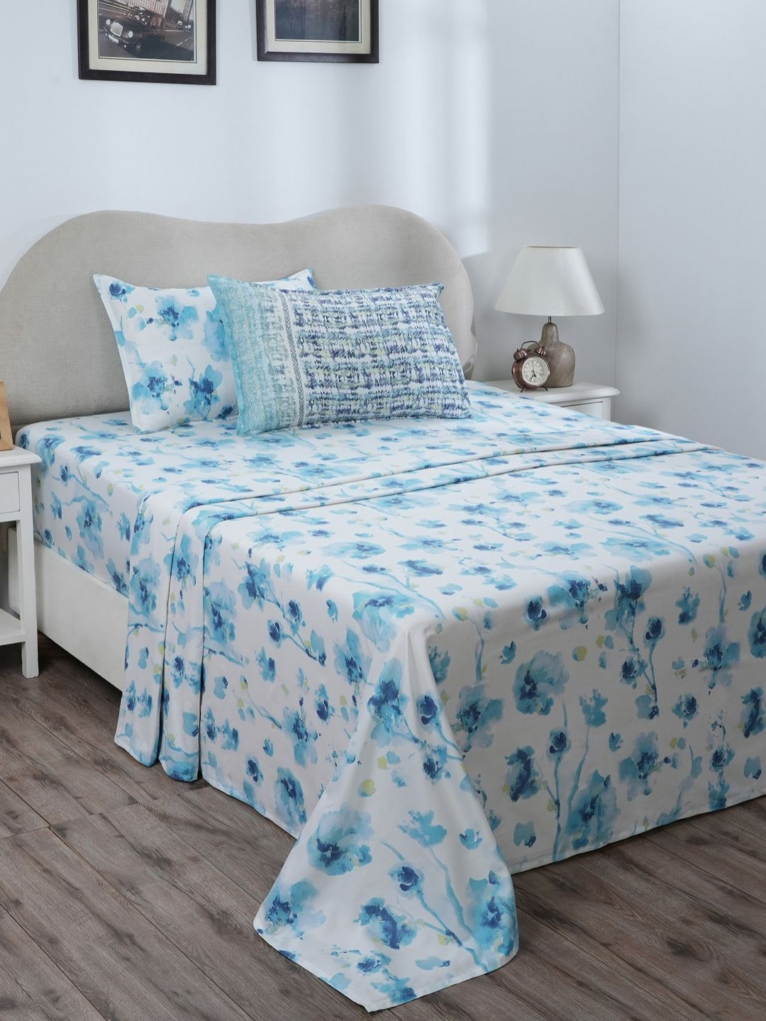 

MASPAR Hermosa Eclectic Garden Painterly Blue Printed 300TC Cotton Bedsheet & Pillow Cover