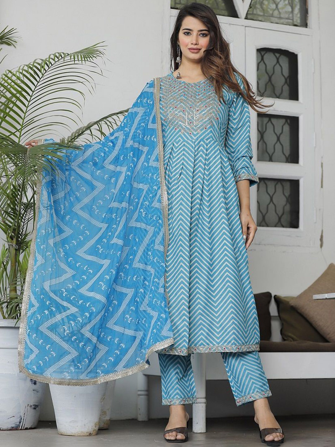 

MF Hayat Geometric Printed Round Neck Straight Kurta With Salwar & Dupatta, Blue