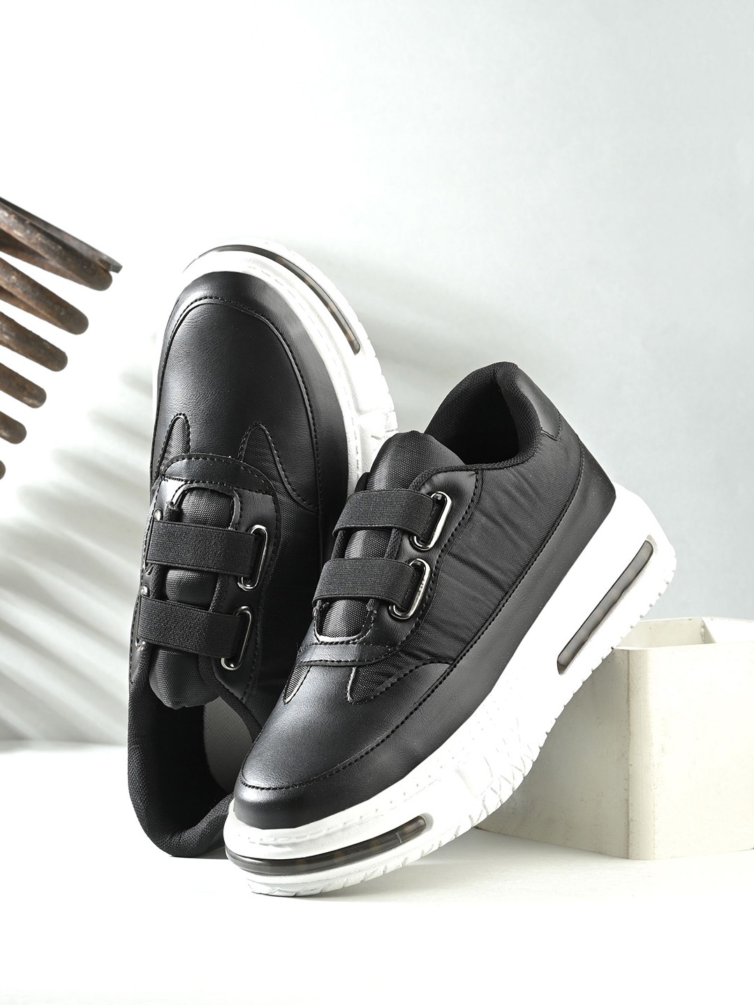 

Killer Men Striped Sneakers, Black