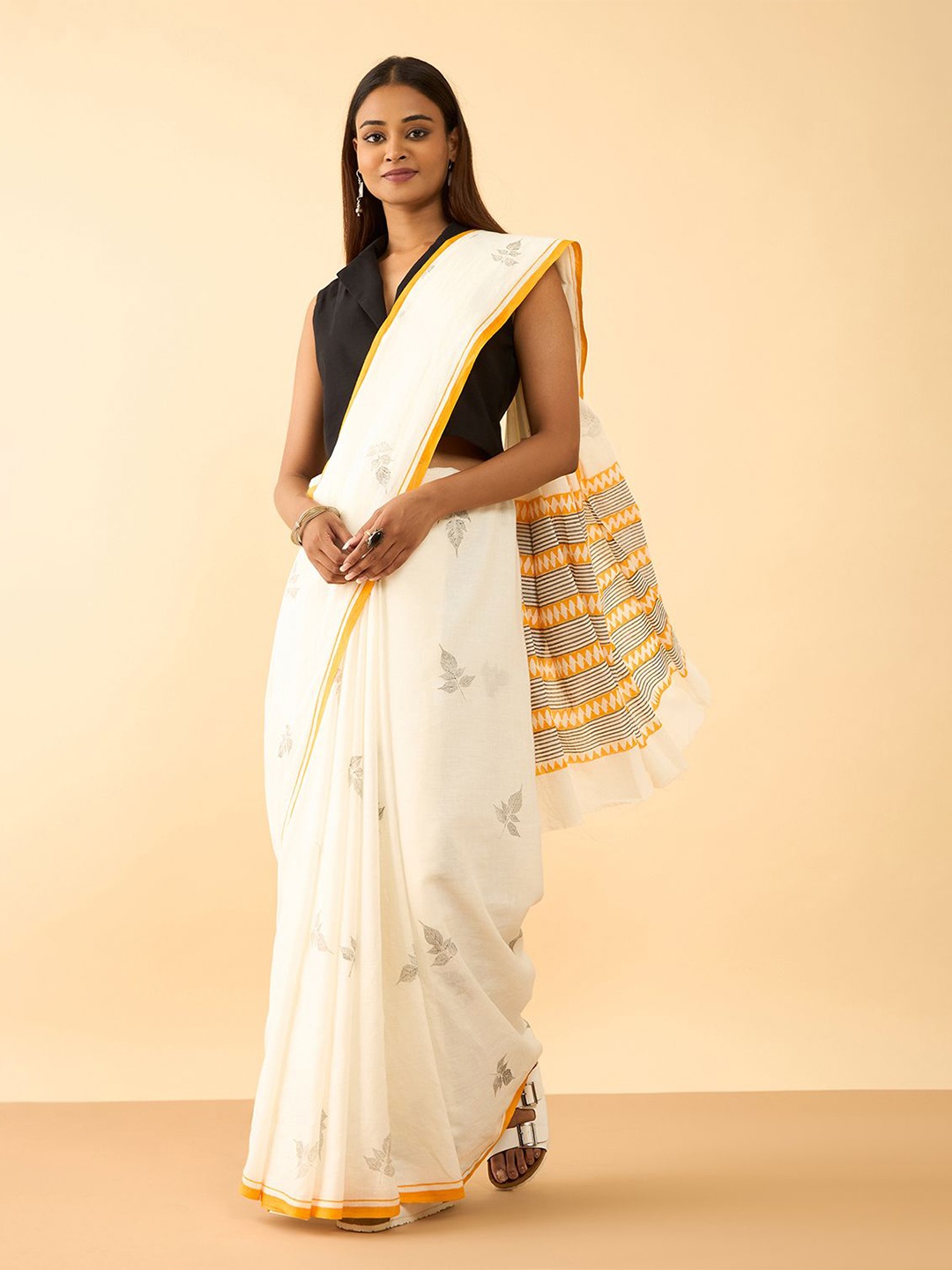 

Taneira Floral Print Khadi Saree, Off white