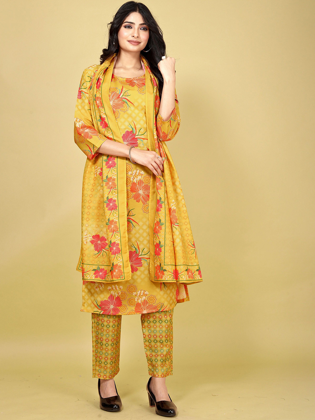 

JDS LIFESTYLE Floral Printed Round Neck Straight Kurta With Trousers & Dupatta, Yellow