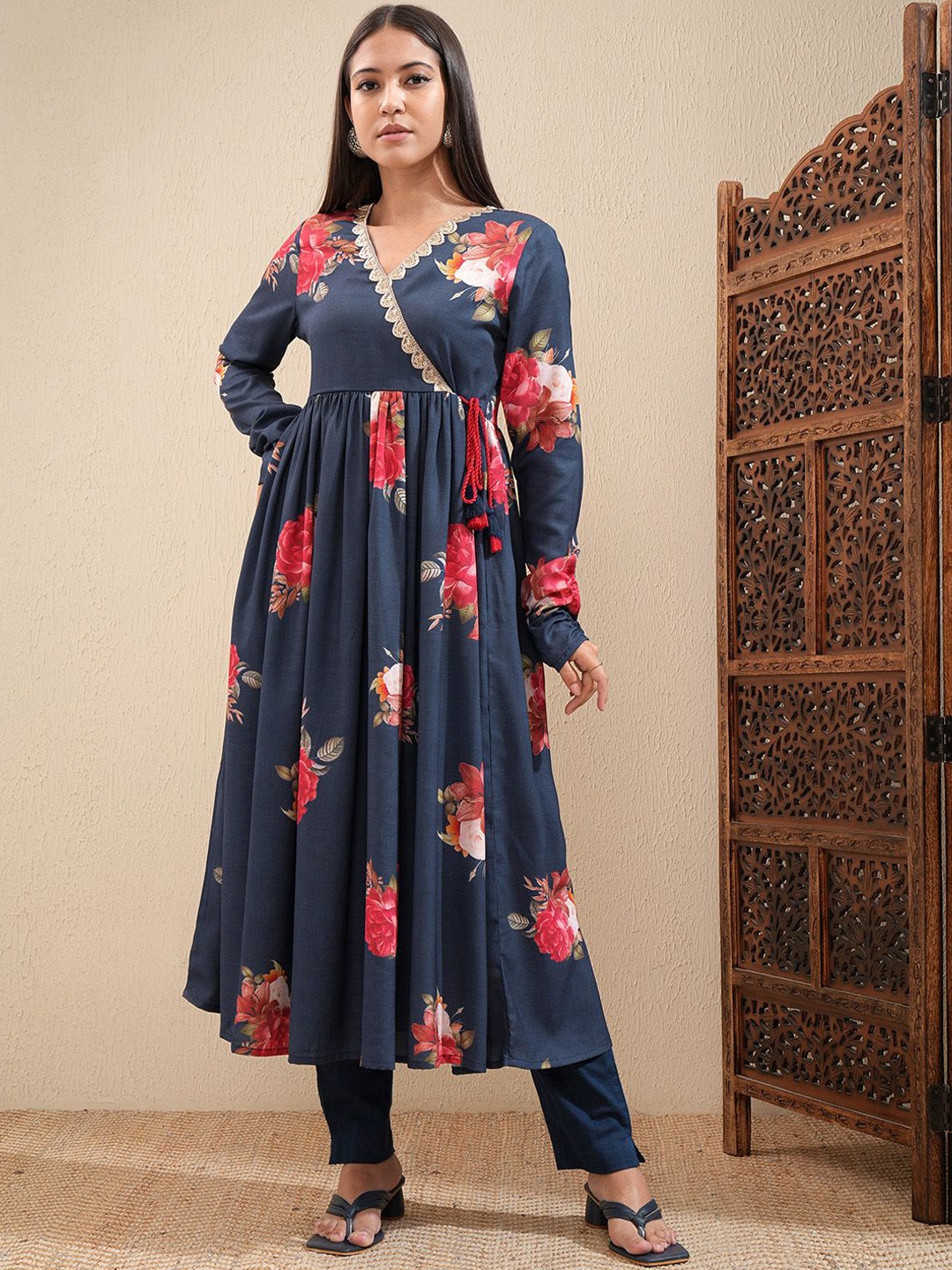 

Vishudh Floral Printed Thread Work Anarkali Kurta, Navy blue