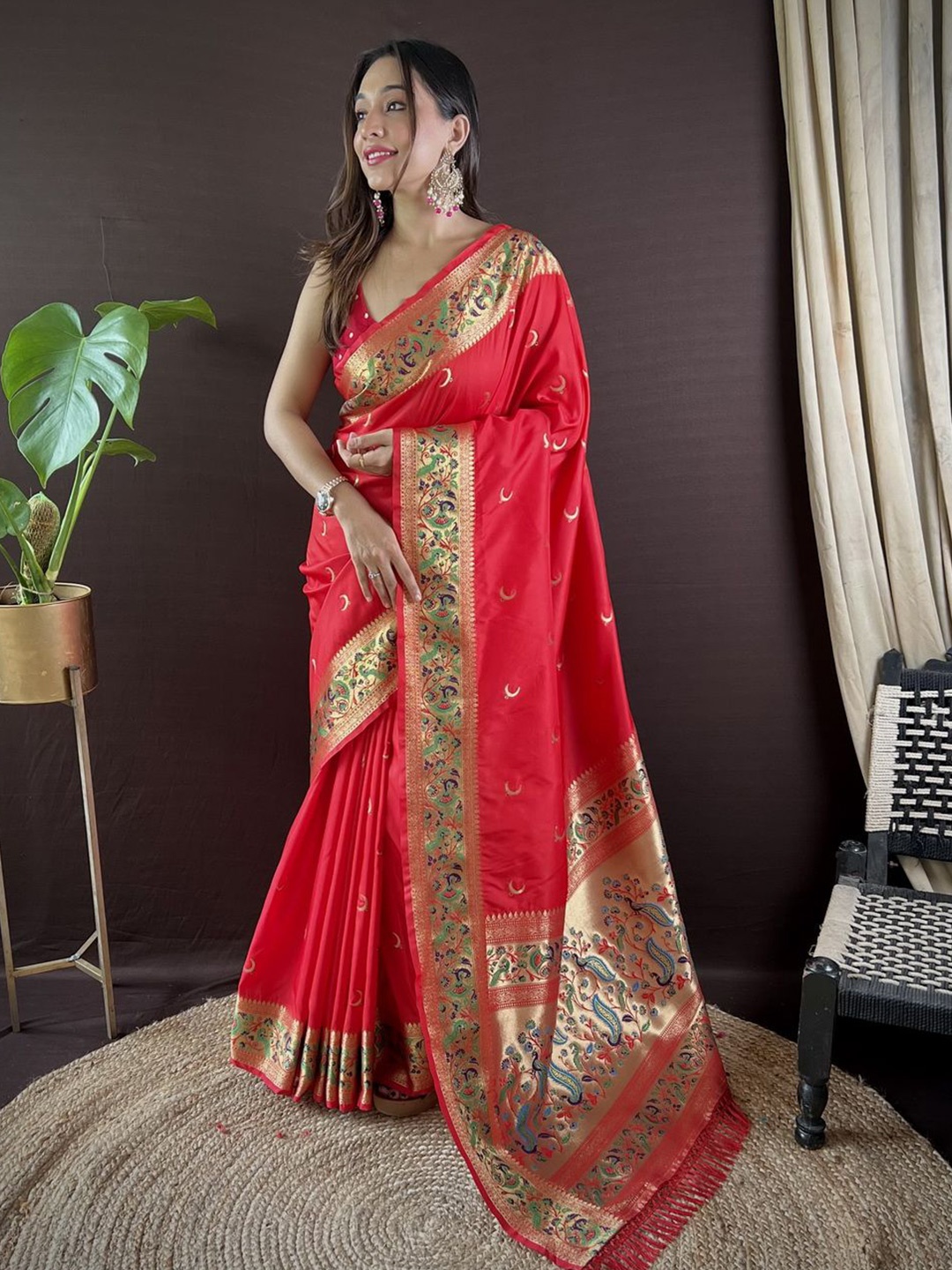 

Divyadham Textiles Women Woven Design Pure Silk Paithani Saree, Red