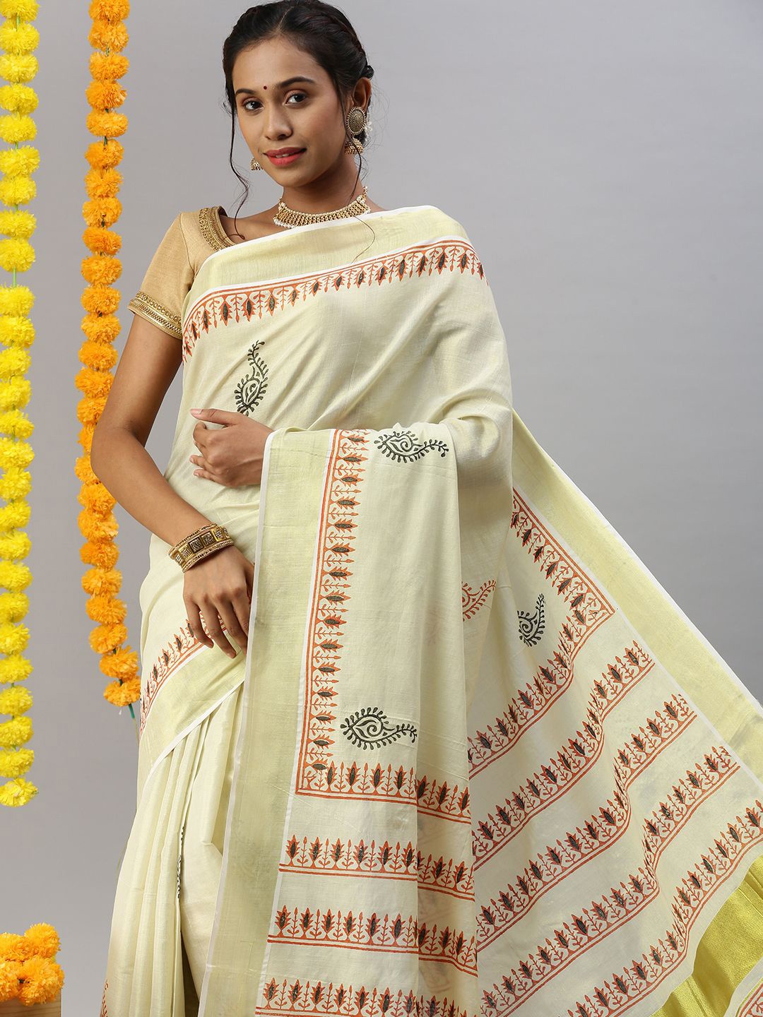 

Ramraj Ethnic Motifs Zari Tissue Saree, Cream