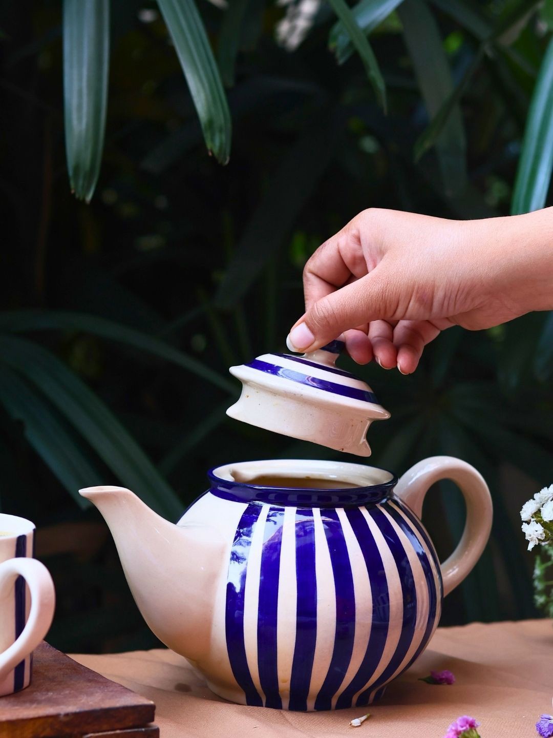 

WEAVING HOMES Blue & White Striped Ceramic Kettle 900ml
