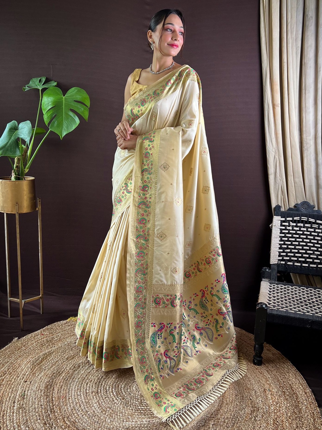 

Divyadham Textiles Woven Design Zari Pure Silk Paithani Saree, Cream