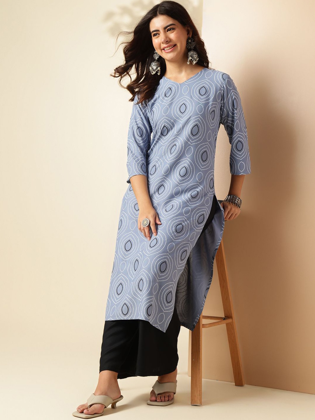 

Anouk Rustic Geometric Printed V-Neck Straight Kurta, Grey