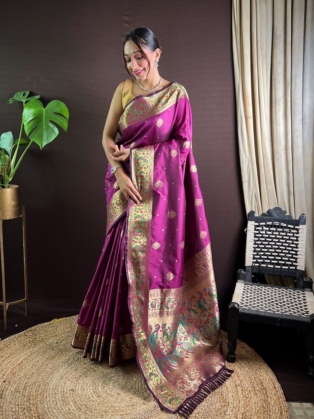 

Divyadham Textiles Women Woven Design Pure Silk Paithani Saree, Violet