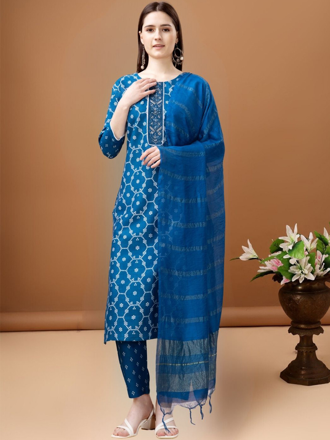 

MAGMINA Ethnic Motifs Printed Straight Sequinned Kurta with Trousers & Dupatta, Blue