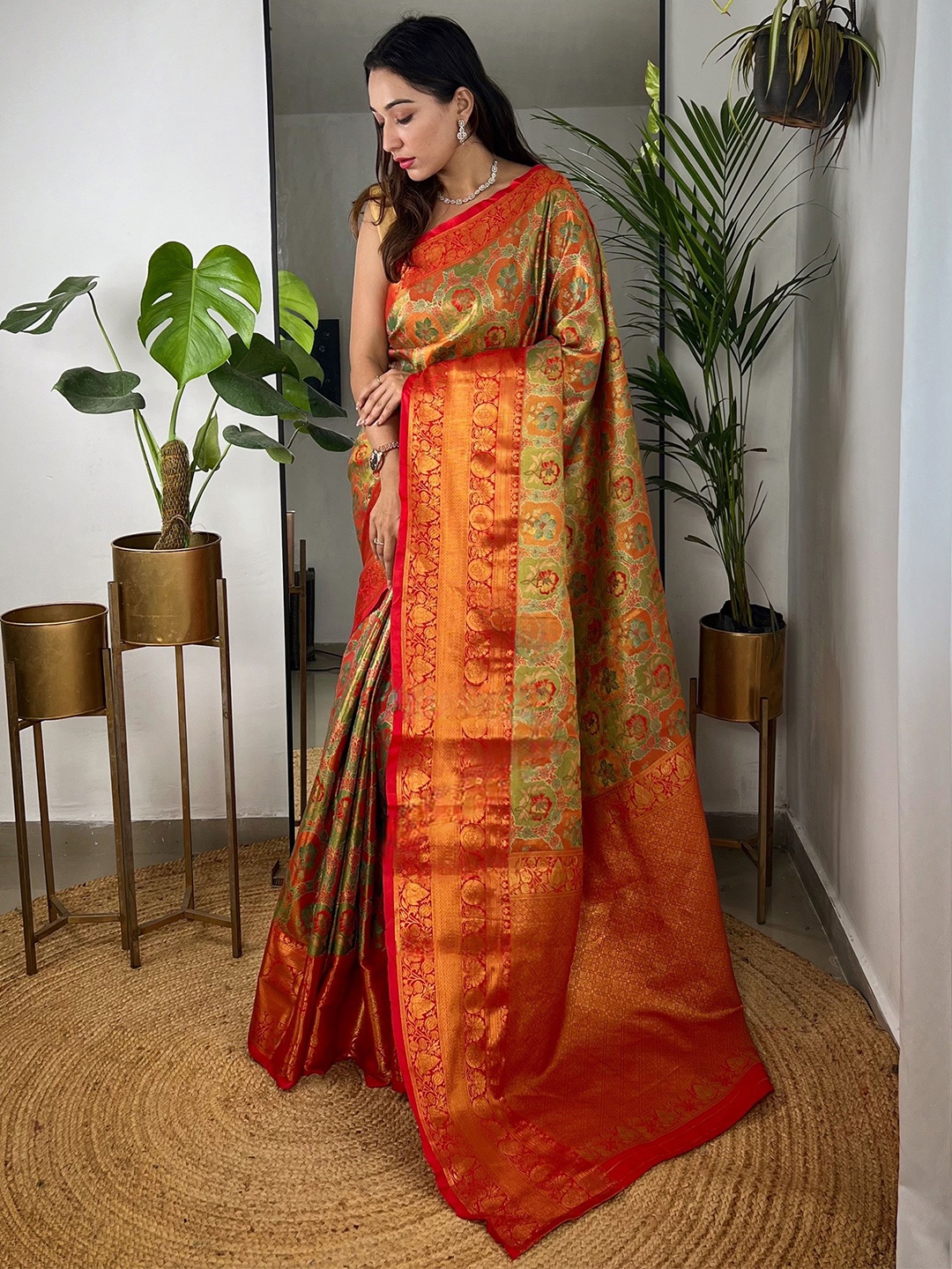 

HEER FASHION Ethnic Motifs Woven Design Dharmavaram Saree, Green