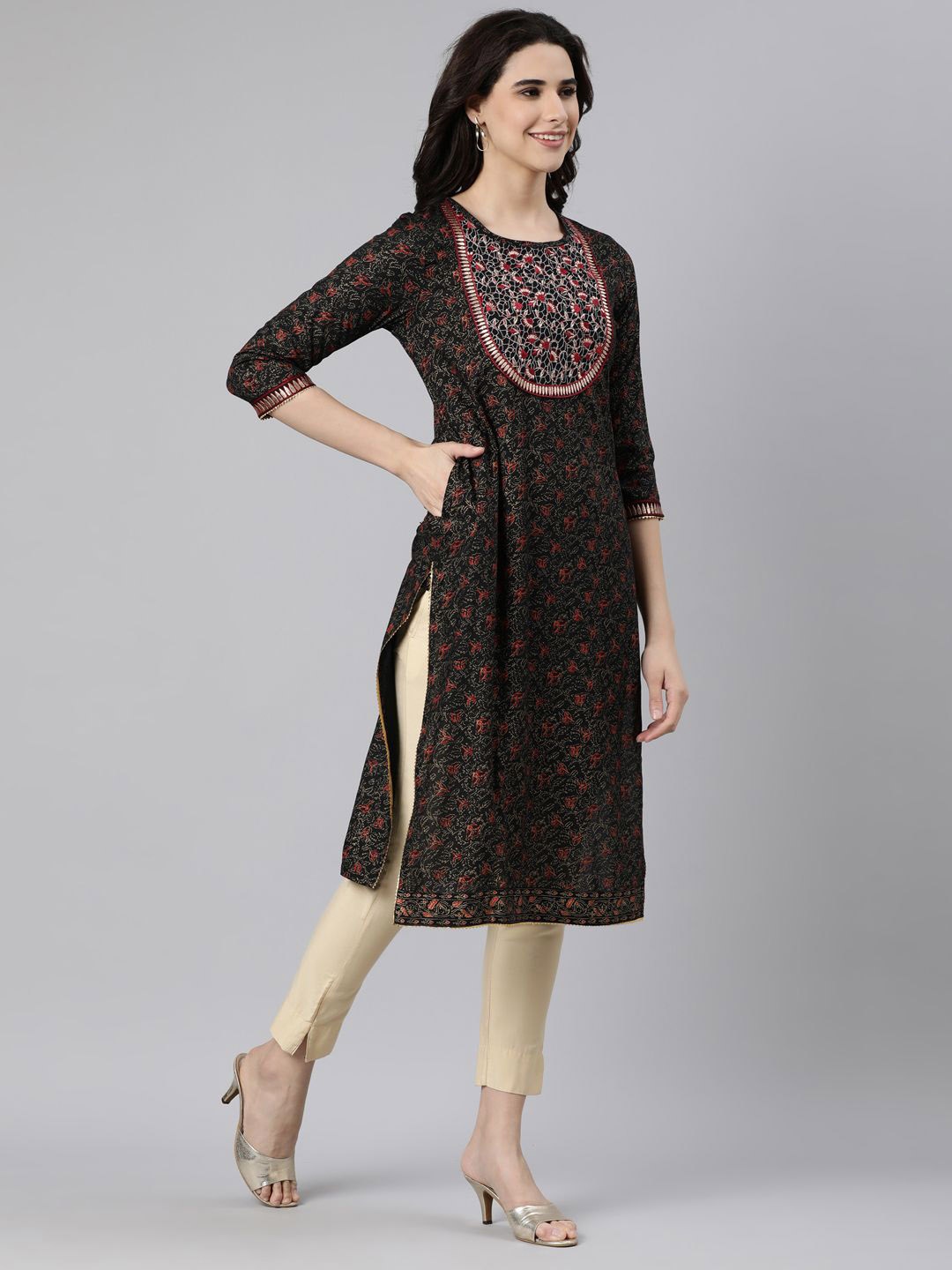 

Souchii Ethnic Motifs Printed Thread Work Straight Kurta, Black