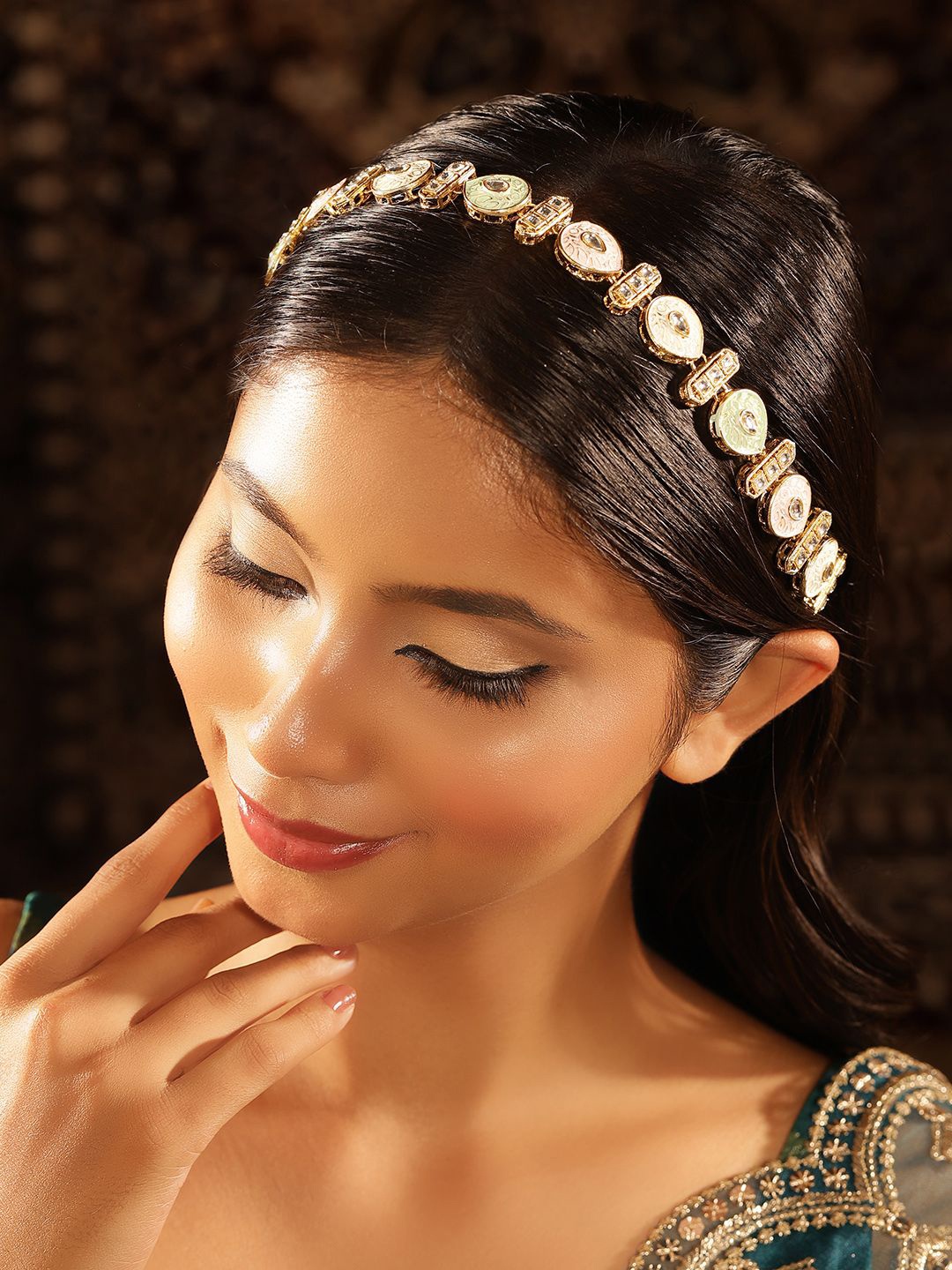 

Priyaasi Gold-Plated Kundan Studded Maang Tikka Head Jewellery