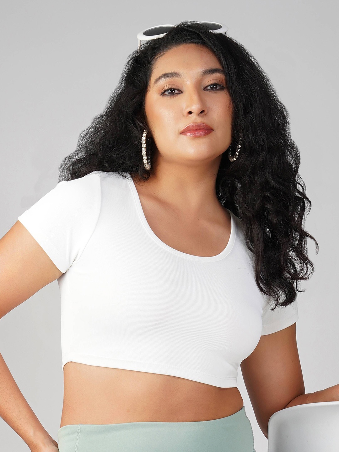 

Elibolz Women Solid Knits Scoop Neck Top, White