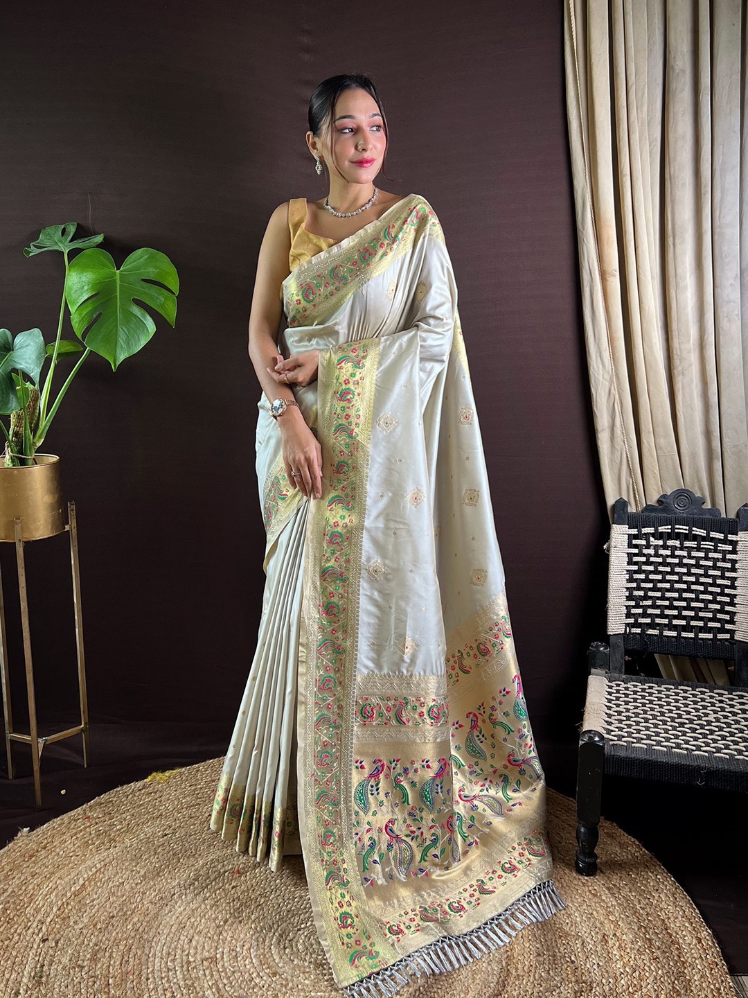 

Divyadham Textiles Ethnic Motifs Zari Pure Silk Paithani Saree, Off white