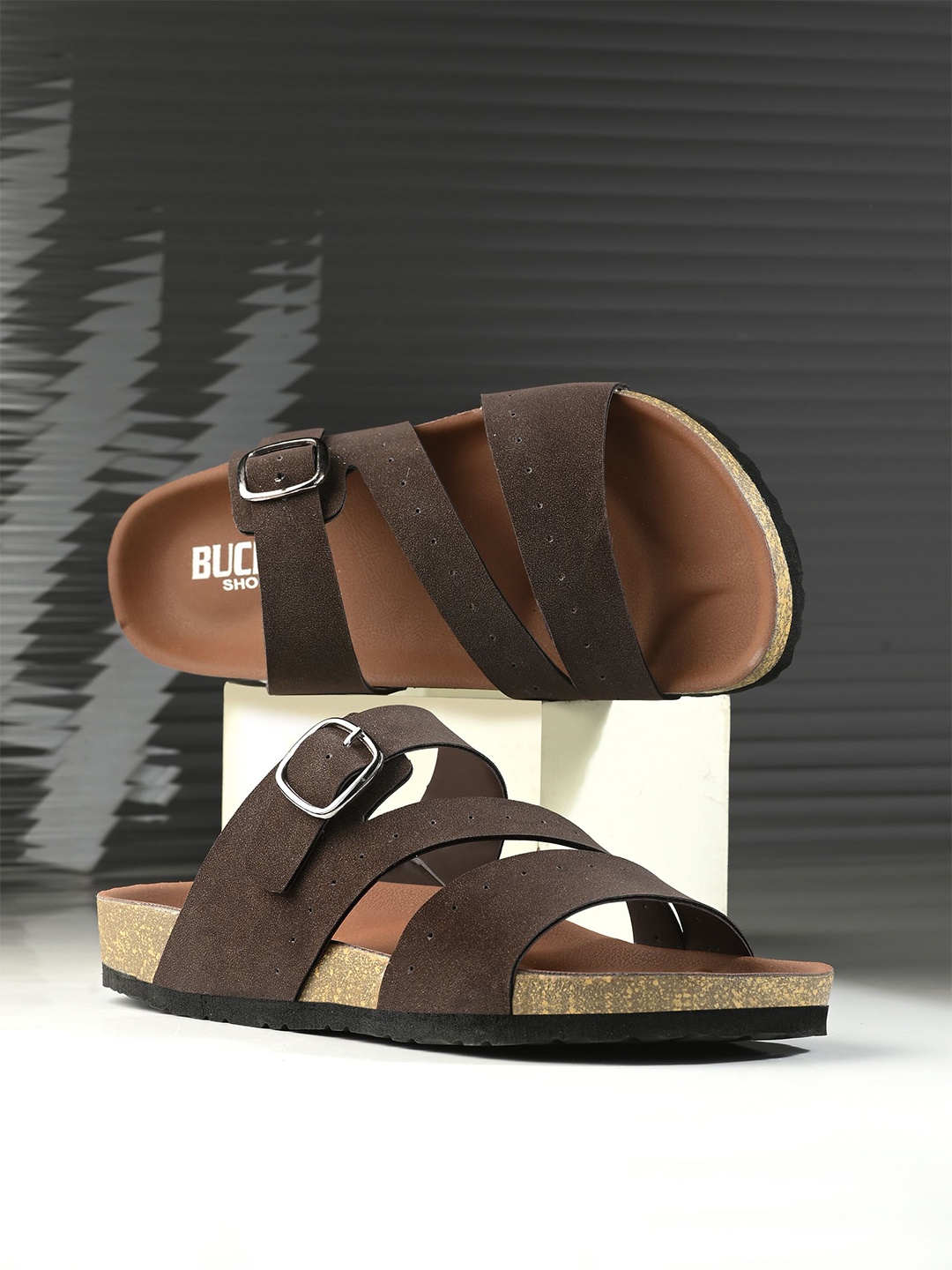 

BUCIK Men Buckle Design Comfort Sandals, Brown