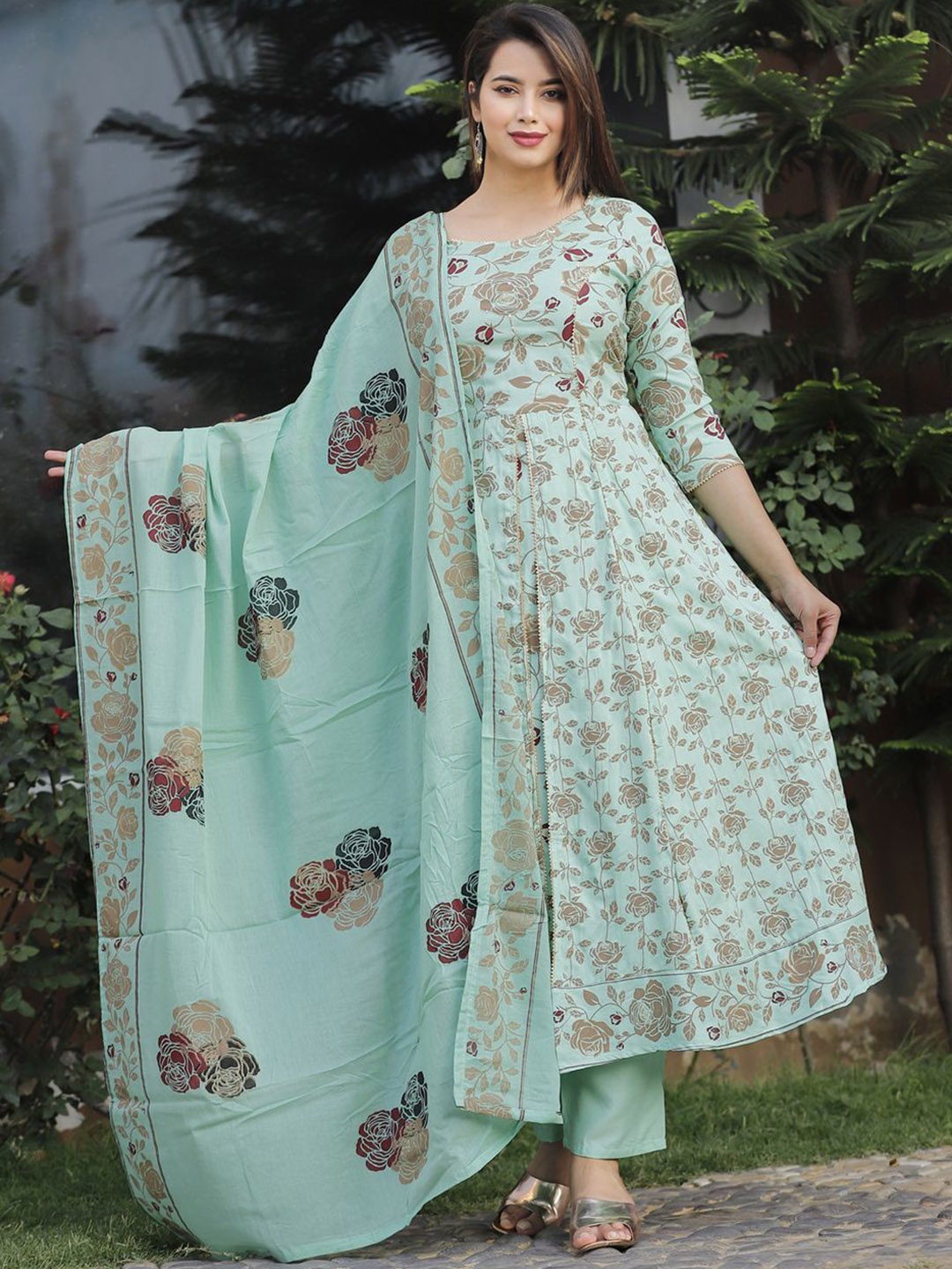 

TOULIN Floral Printed Regular Sequinned Kurta With Trousers & Dupatta, Sea green