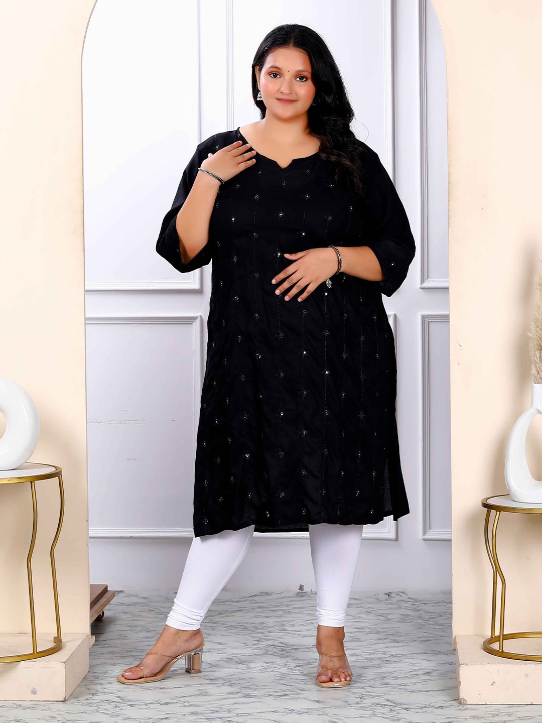 

MIRAVAN Embroidered Straight Kurta, Black