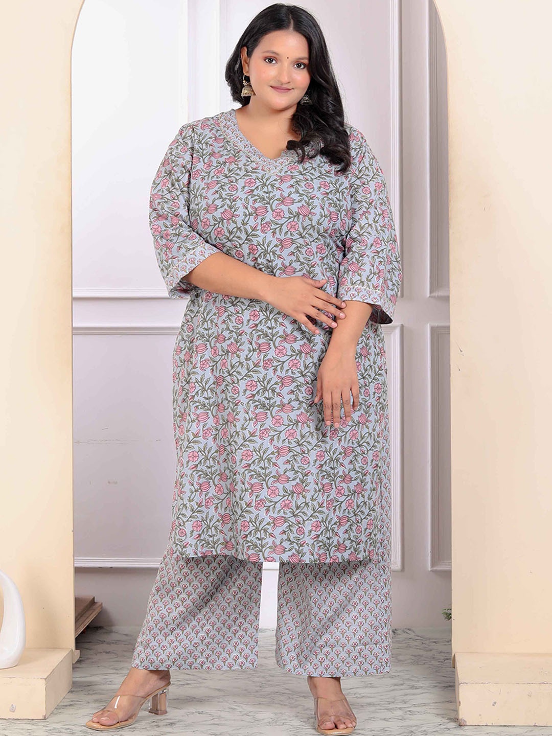 

MIRAVAN Plus Size Floral Printed V-Neck Pure Cotton Straight Kurta With Palazzos, Blue