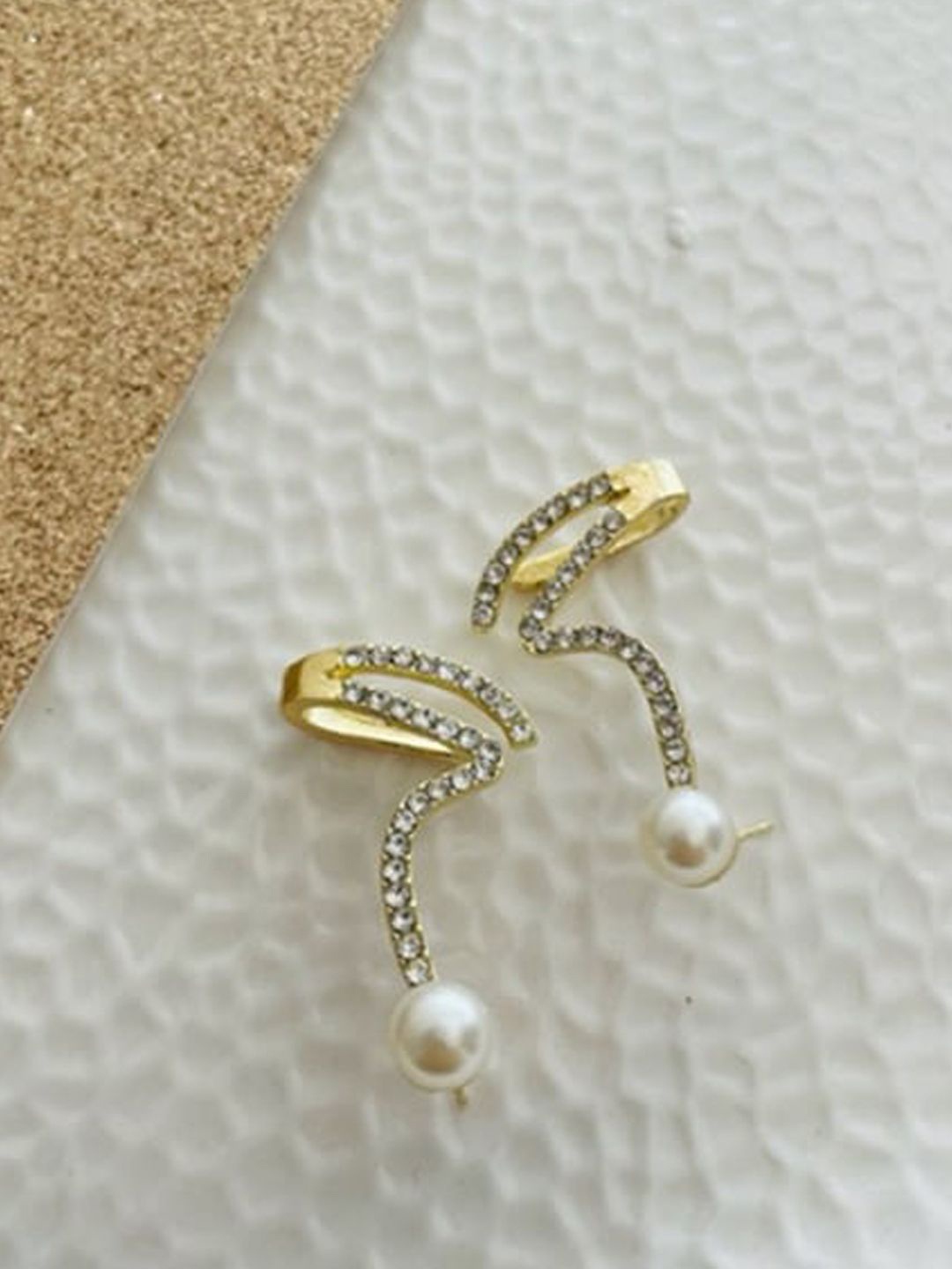 

KRENOZ Stainless Steel Gold-Plated Classic Antique Pearls Ear Cuffs