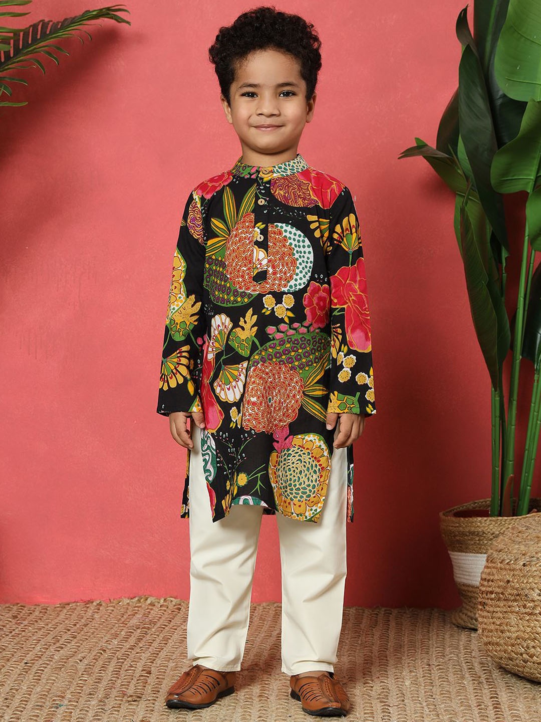 

Readiprint Boys Floral Printed Regular Pure Cotton Straight Kurta with Trousers, Black