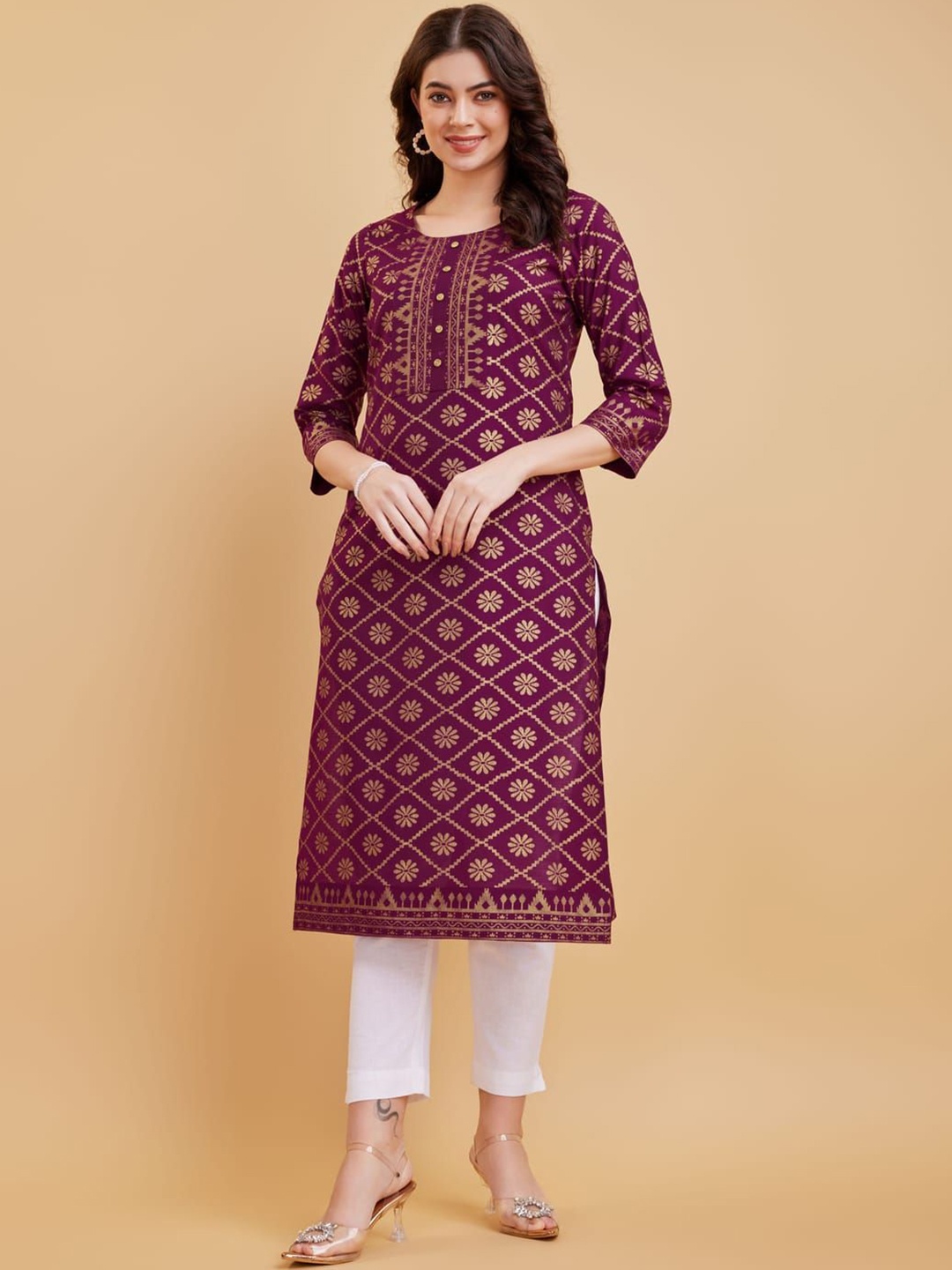 

Suha Ethnic Motifs Printed Round Neck Straight Kurta, Magenta