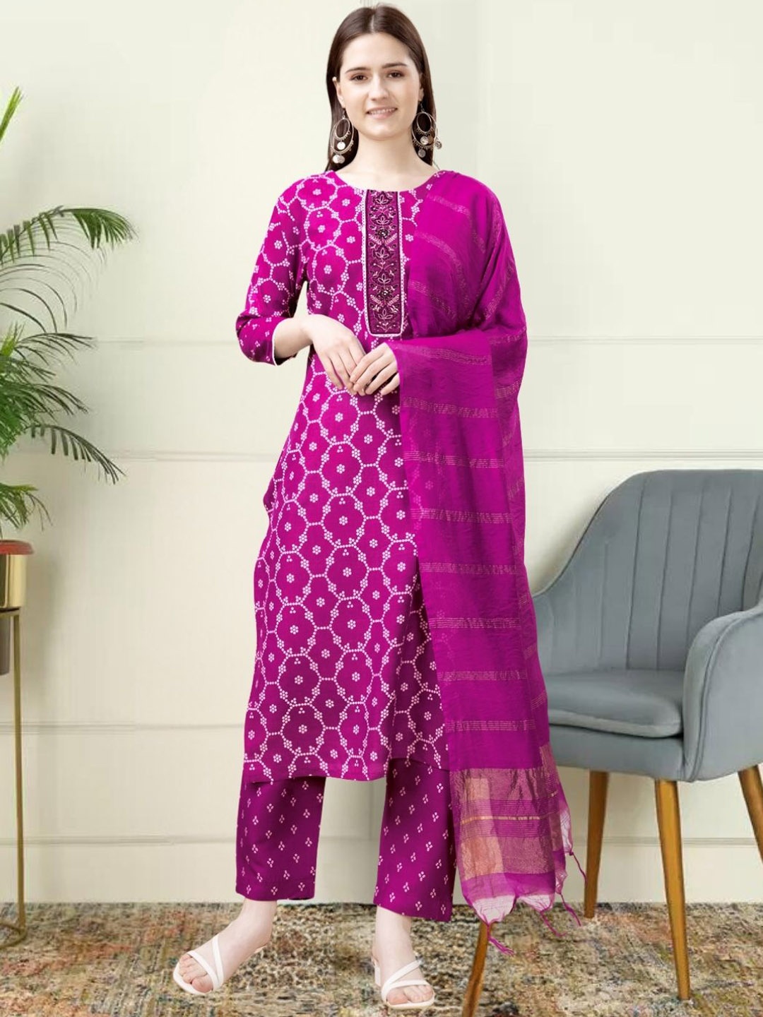 

KAZIA Bandhani Printed Thread Work Kurta with Trousers & Dupatta, Pink