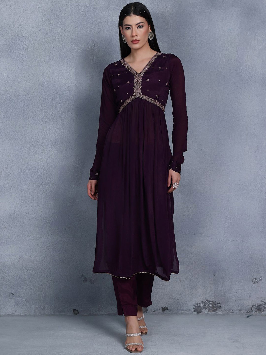 

Rang by Indya Women Floral Tiered Thread Work Kurta with Trousers & With Dupatta, Purple