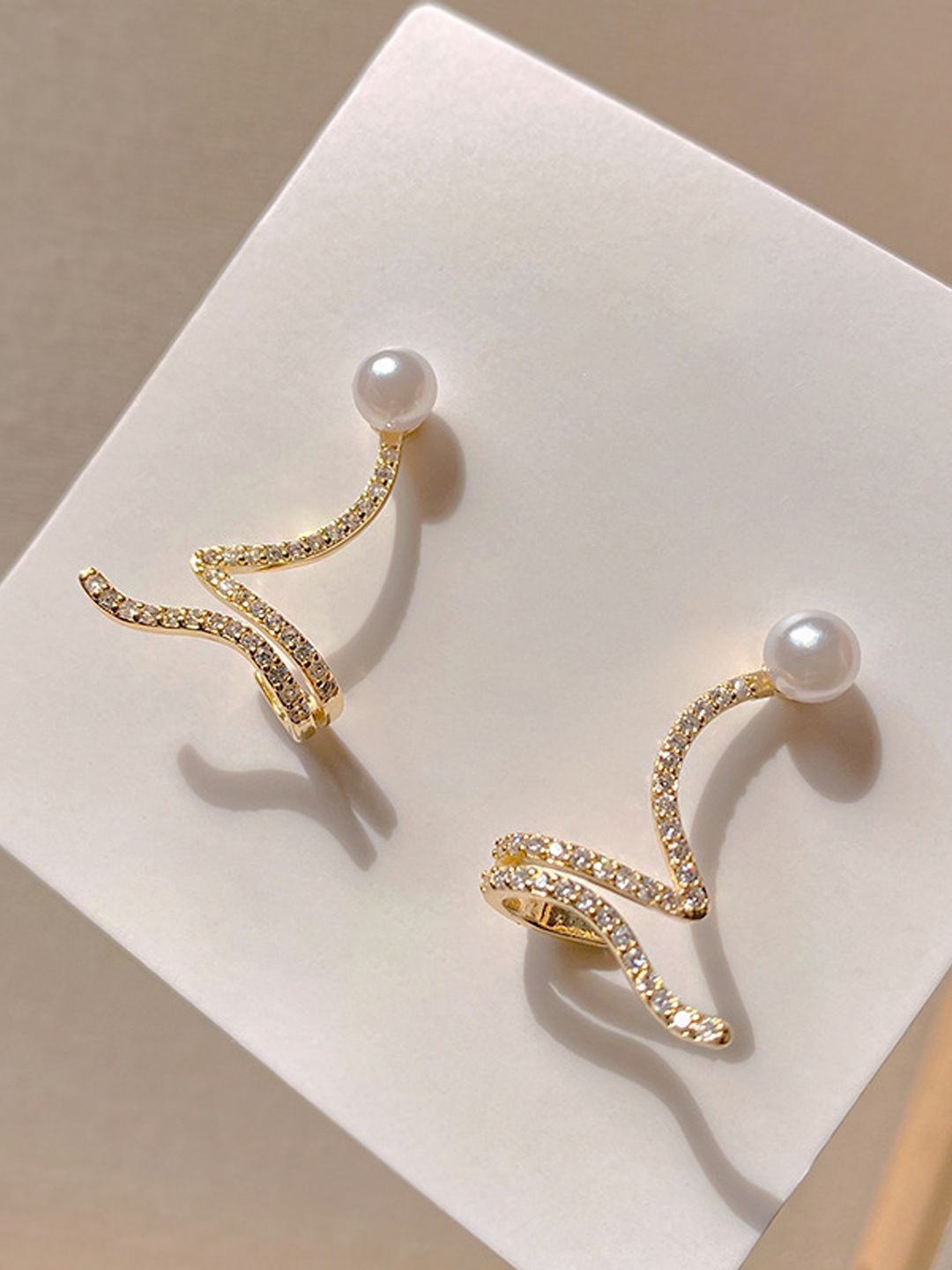 

KRENOZ Stainless Steel Gold-Plated Classic Antique Pearls Ear Cuffs