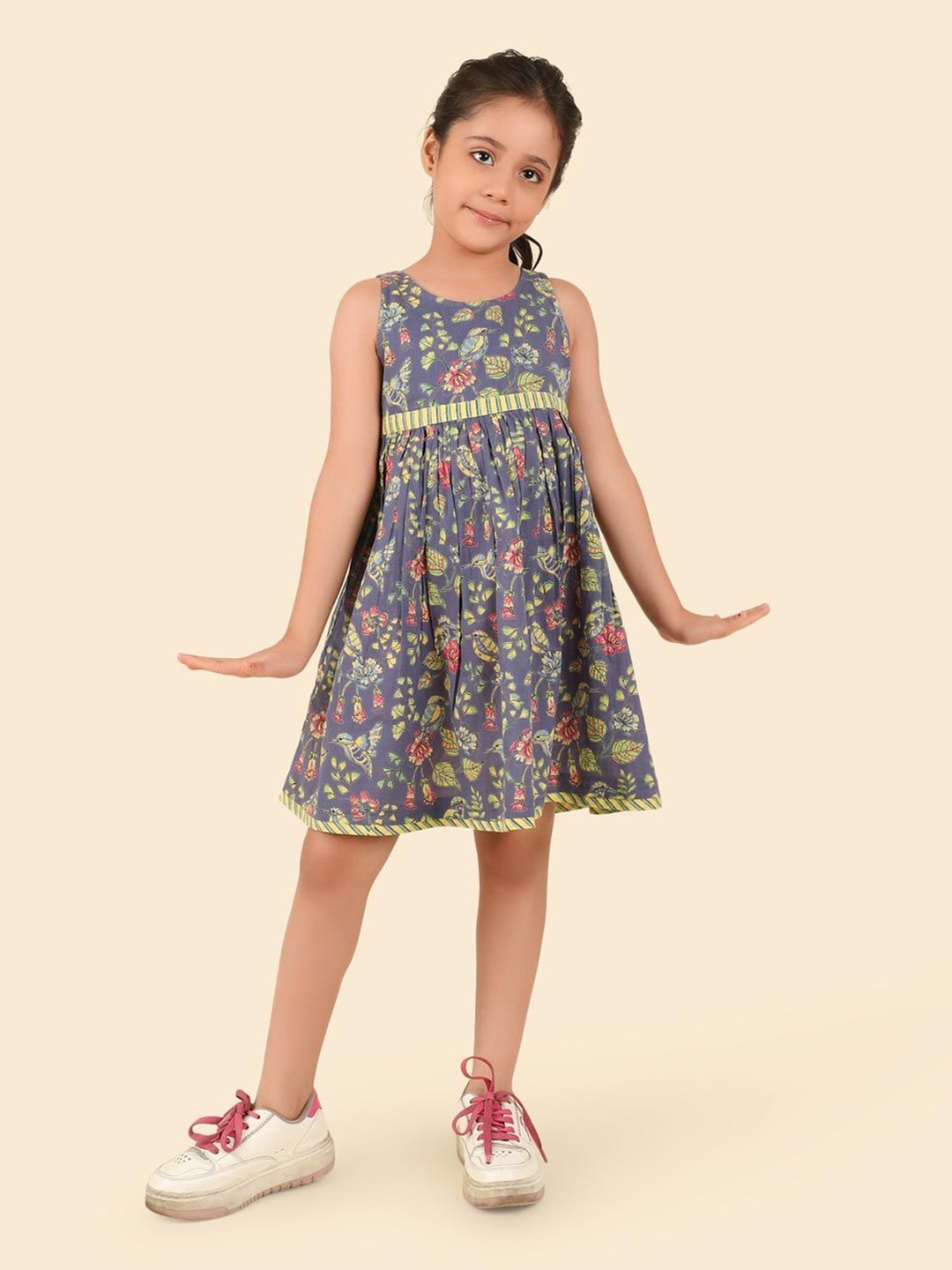 

Fabindia Kids-Girls Floral Print Shoulder Straps A-Line Dress, Grey