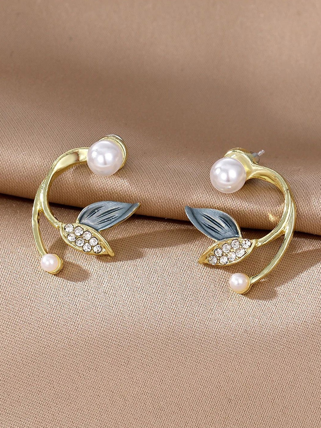 

KRENOZ Stainless Steel Gold-Plated Pearls Classic Antique Studs